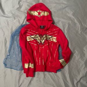 Girls Size 7/8 Medium Wonder Woman Sweatshirt with a detachable cake